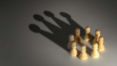 Dve leti zdravniške (ne)stavke: reforma gre svojo pot, čakalne vrste prav tako ... Sledi šah, pat ali mat?