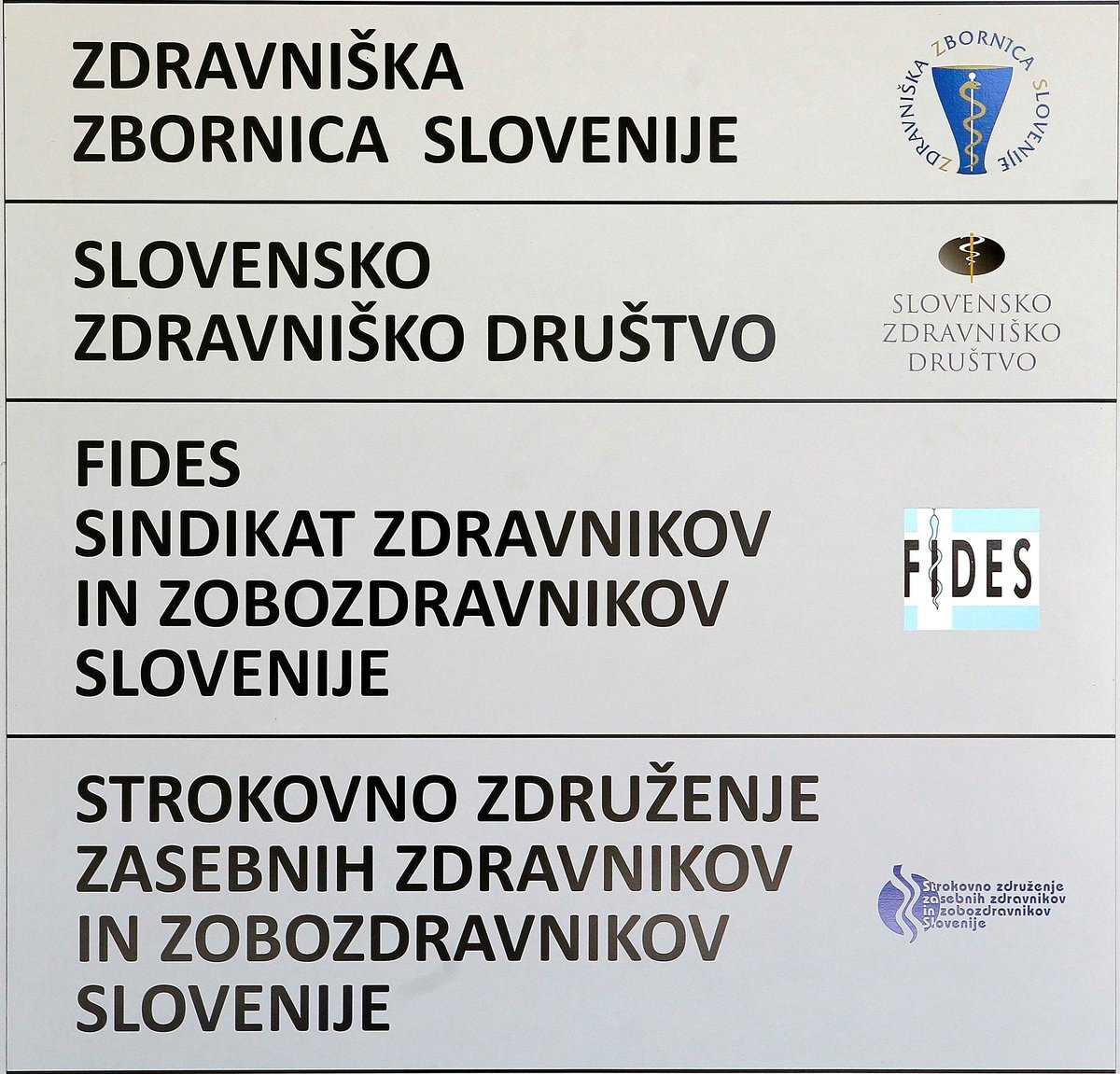 Štiri glavne zdravniške organizacija, tabla na vhodu