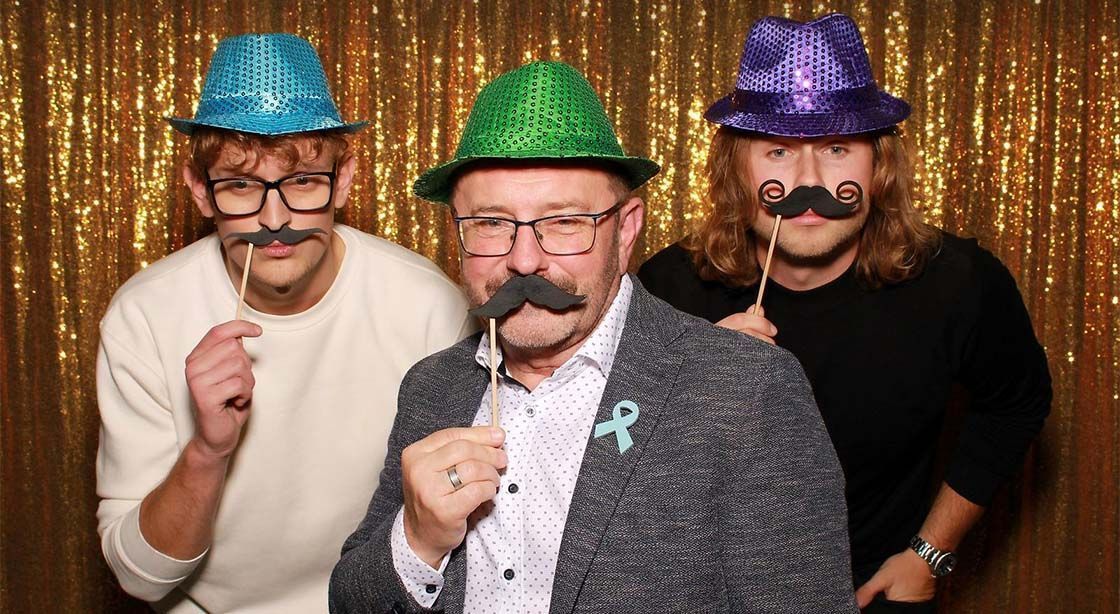 'movembrska' fotografija Martina Lisca s sinovoma